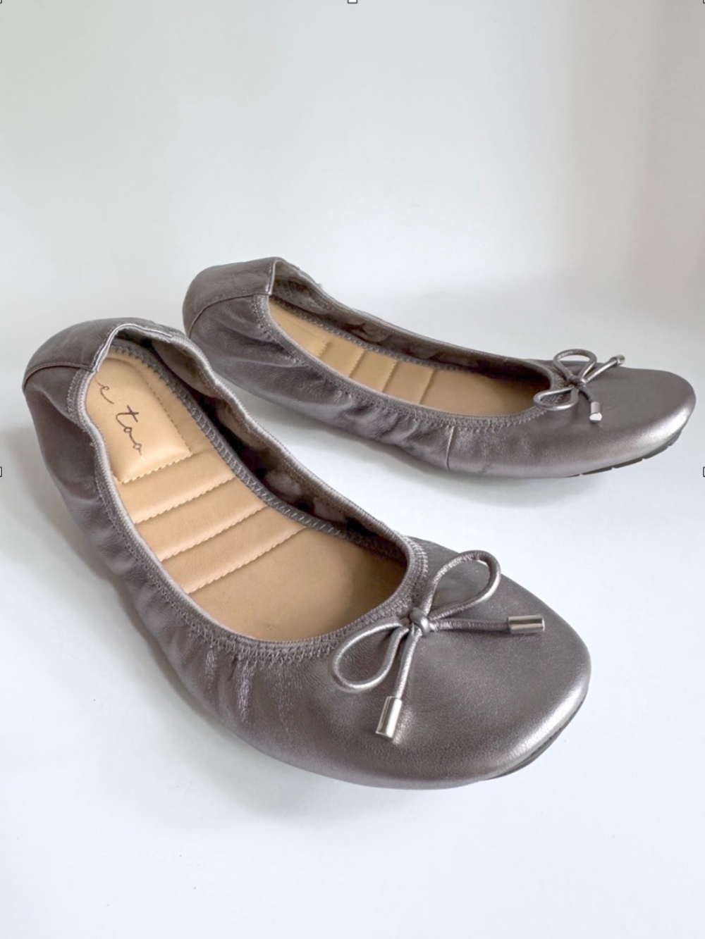 Me Too Halle 2.0 Metallic Pewter Leather Ballet Flats Size 8.5 - Picture 3 of 12